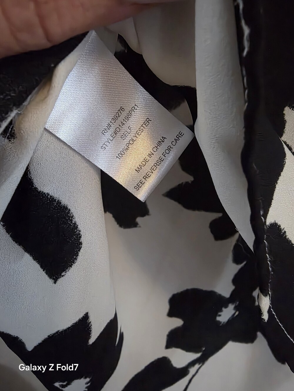 Daniel Rainn Koda Split Neck Blouse Black floral on white M - Picture 4 of 6